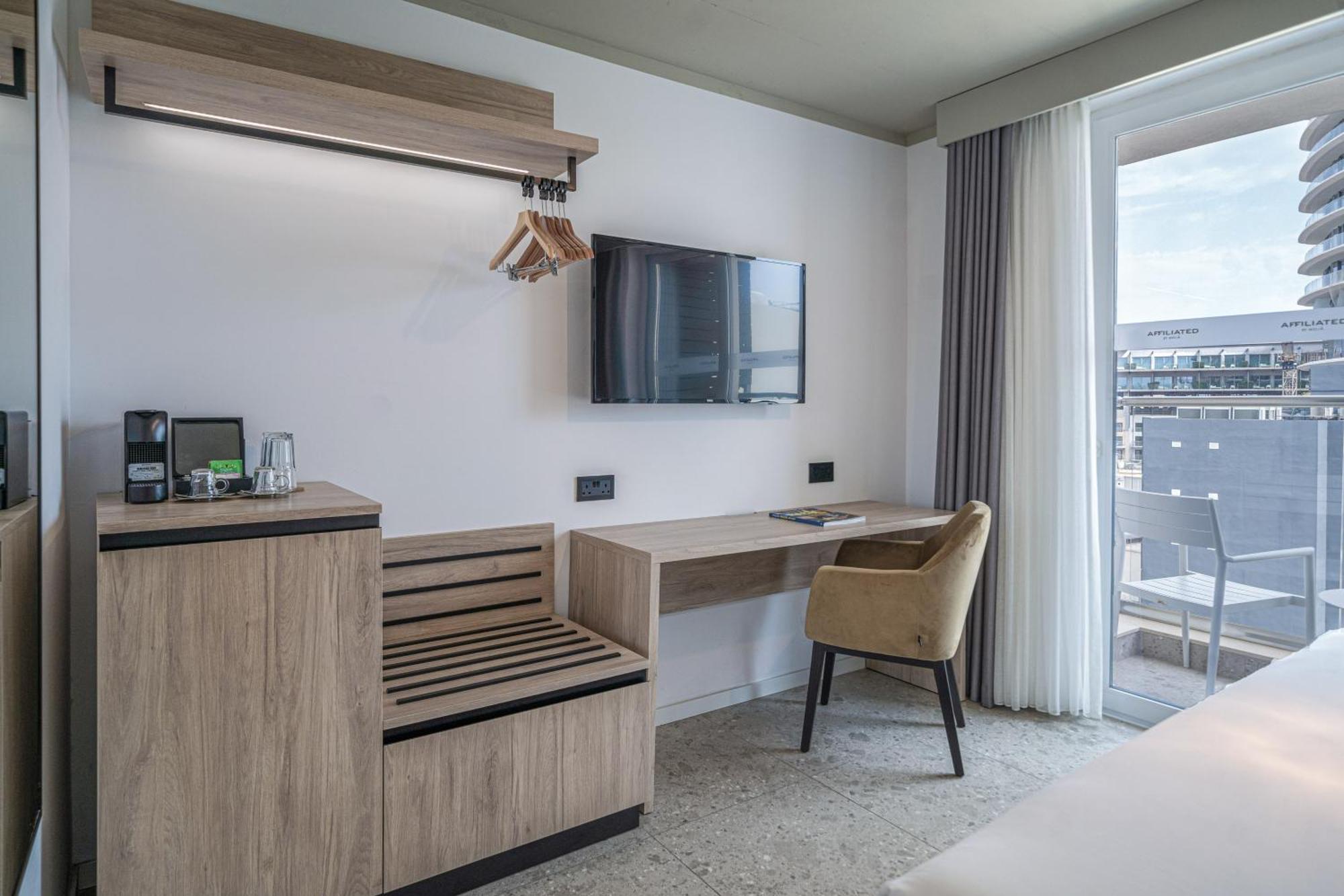 Hotel Mistral St Julian'S, Affiliated By Melia Saint Julian's Bagian luar foto