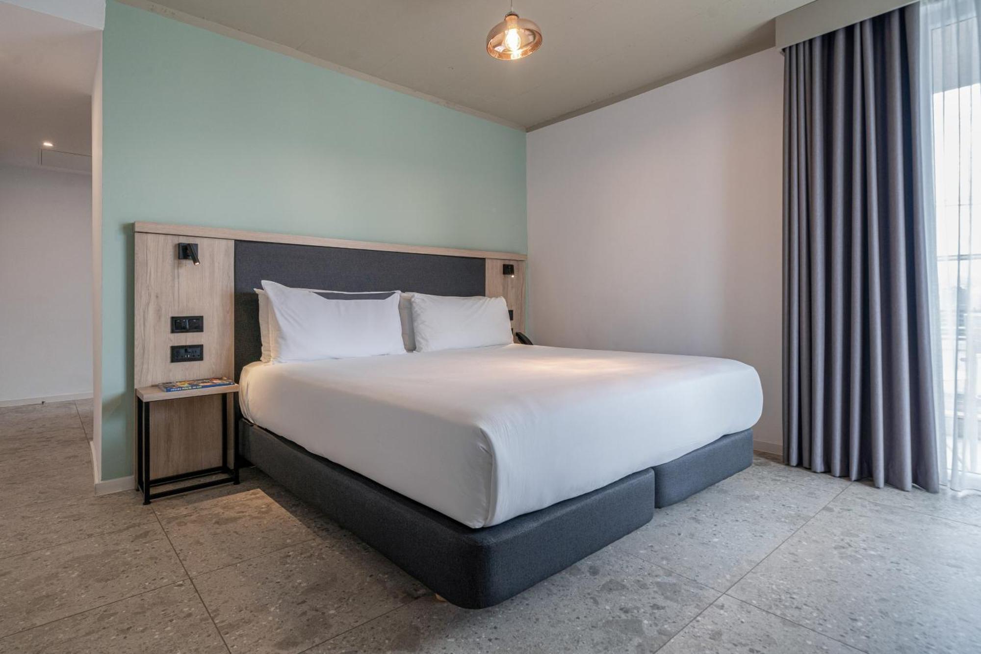 Hotel Mistral St Julian'S, Affiliated By Melia Saint Julian's Bagian luar foto